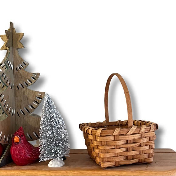 Split Oak Basket Handmade in USA - Picture 2 of 6